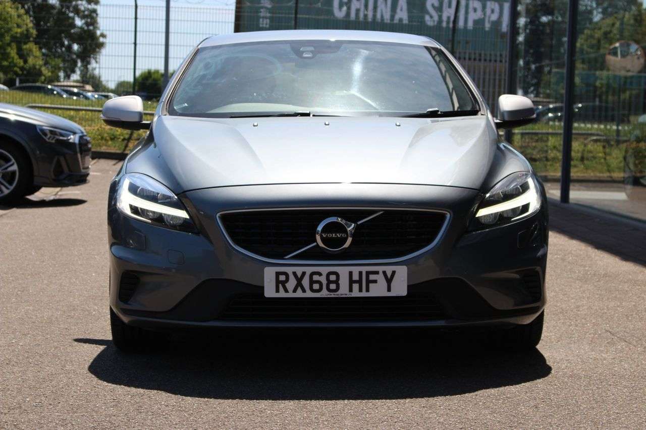 2018 VOLVO V40 2018 VOLVO V40
