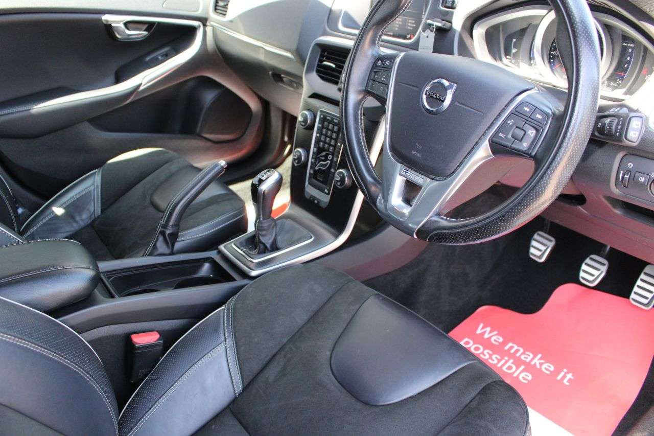 2018 VOLVO V40 2018 VOLVO V40