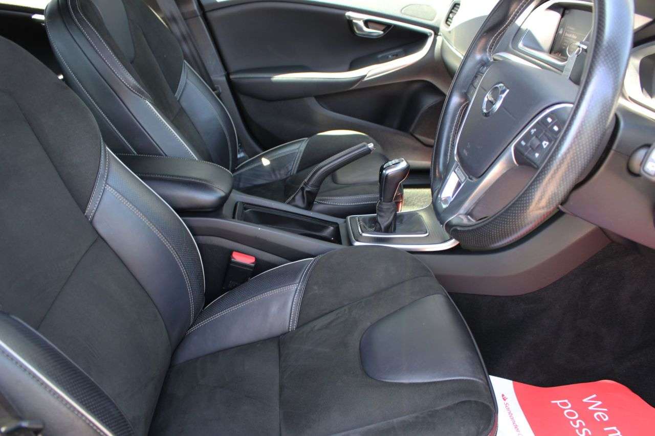 2018 VOLVO V40 2018 VOLVO V40