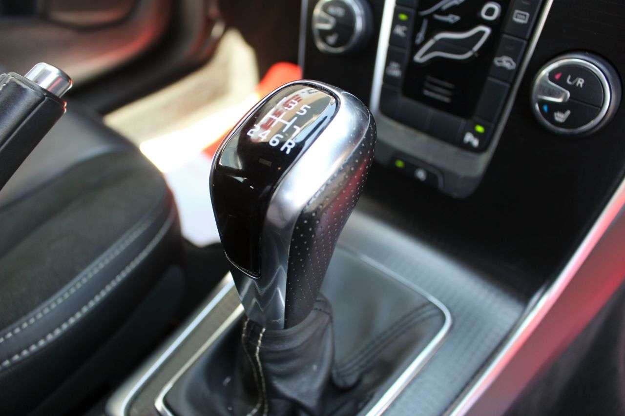 2018 VOLVO V40 2018 VOLVO V40