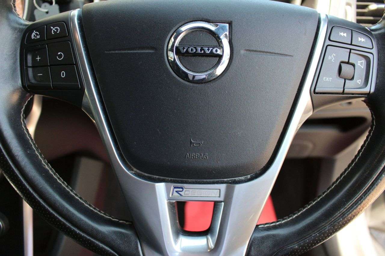 2018 VOLVO V40 2018 VOLVO V40