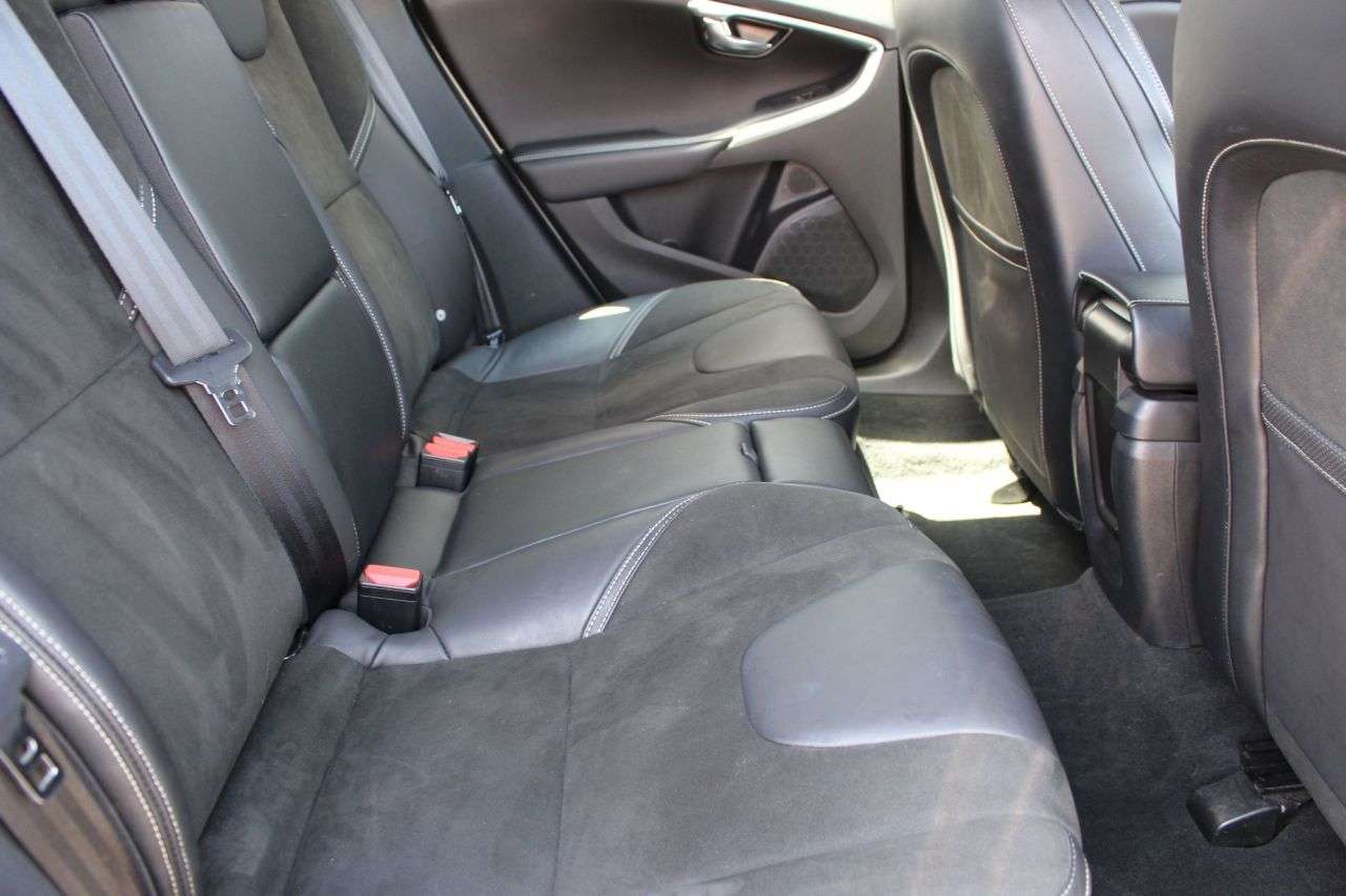 2018 VOLVO V40 2018 VOLVO V40