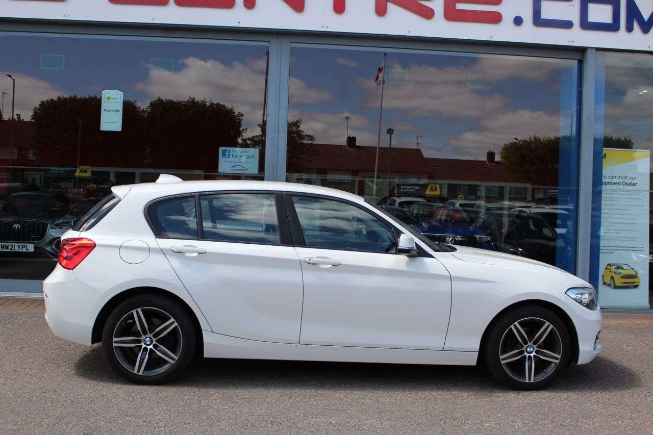 A 2019 BMW 1 SERIES 2.0 118d Sport Hatchback 5dr Diesel Manual Euro 6 (s/s) (150 ps) P/SENSORS, A 2019 BMW 1 SERIES 2.0 118d Sport Hatchback 5dr Diesel Manual Euro 6 (s/s) (150 ps) P/SENSORS,