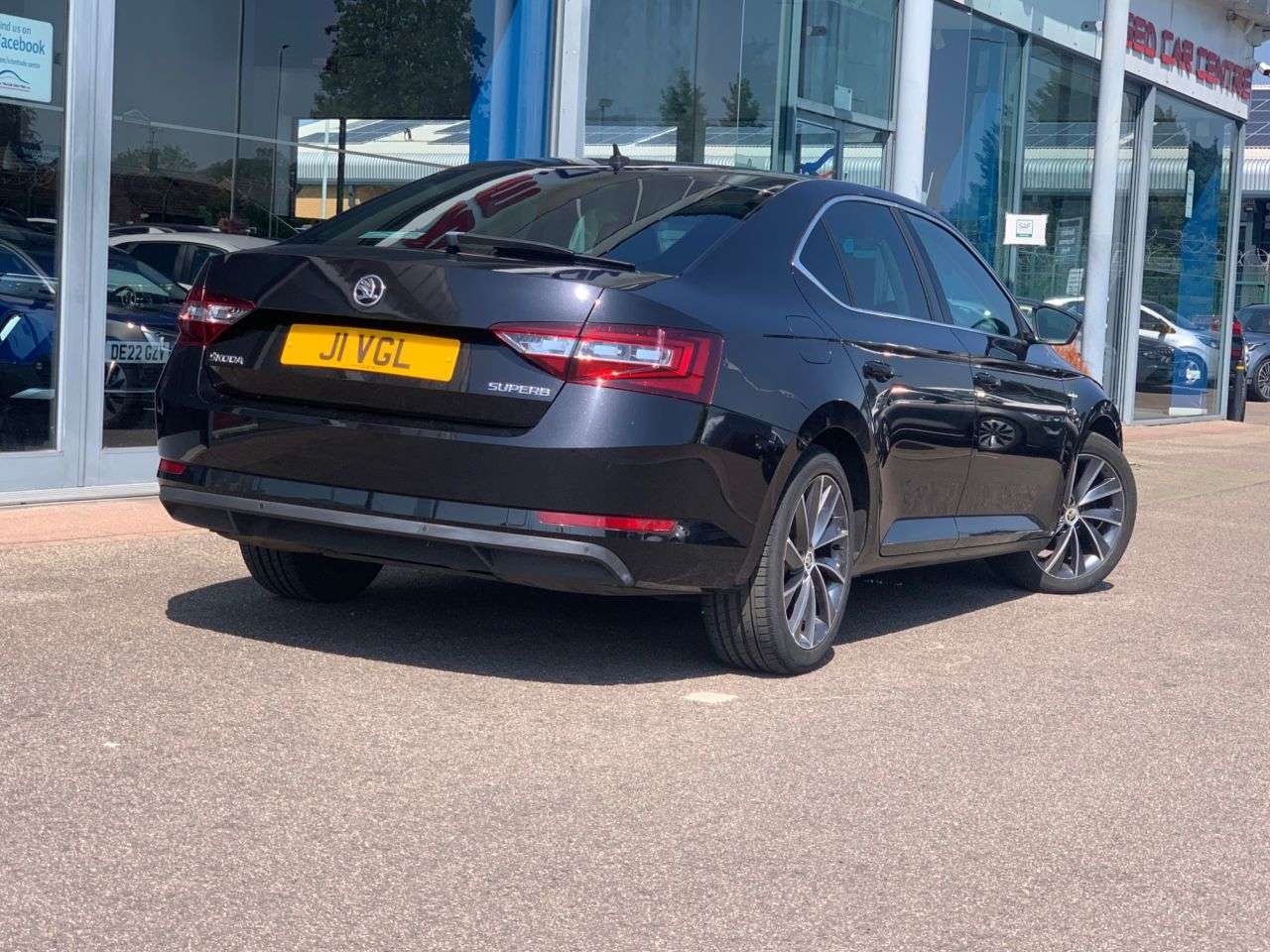 A 2015 SKODA SUPERB 2.0 TDI Laurin & Klement Hatchback 5dr Diesel Manual Euro 6 (s/s) (190 ps) A 2015 SKODA SUPERB 2.0 TDI Laurin & Klement Hatchback 5dr Diesel Manual Euro 6 (s/s) (190 ps)