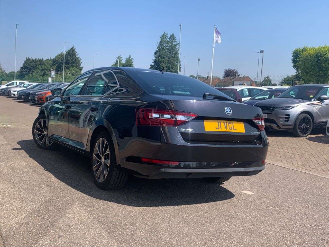 A 2015 SKODA SUPERB 2.0 TDI Laurin & Klement Hatchback 5dr Diesel Manual Euro 6 (s/s) (190 ps) A 2015 SKODA SUPERB 2.0 TDI Laurin & Klement Hatchback 5dr Diesel Manual Euro 6 (s/s) (190 ps)