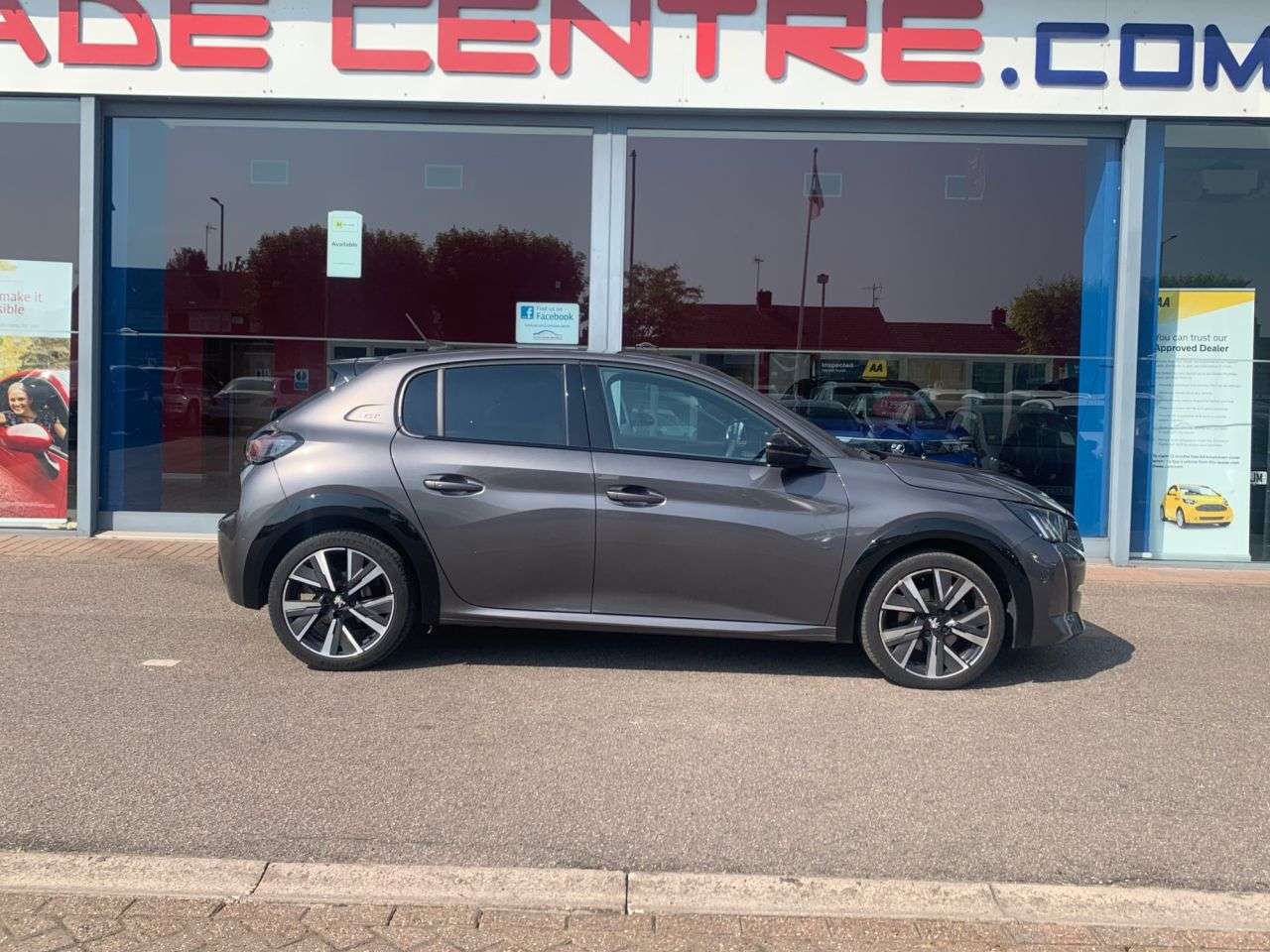 A 2022 PEUGEOT 208 1.2 PureTech GT Hatchback 5dr Petrol Manual Euro 6 (s/s) (100 ps) 17" ALLOY A 2022 PEUGEOT 208 1.2 PureTech GT Hatchback 5dr Petrol Manual Euro 6 (s/s) (100 ps) 17" ALLOY