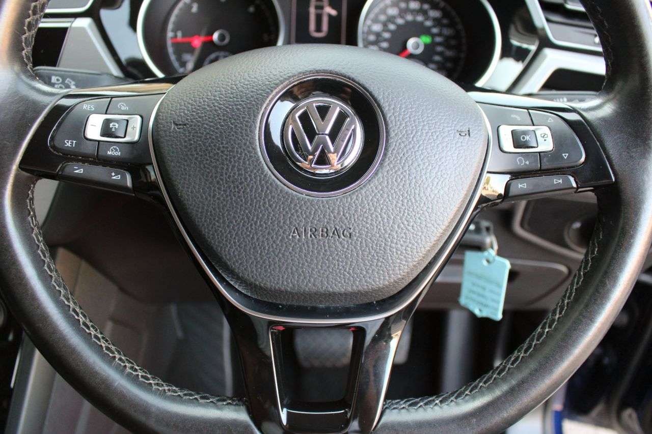 2017 VOLKSWAGEN TOURAN 2017 VOLKSWAGEN TOURAN