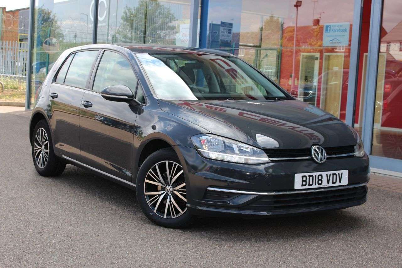 A 2018 VOLKSWAGEN GOLF 1.6 TDI SE Nav Hatchback 5dr Diesel Manual Euro 6 (s/s) (115 ps) P/SENSORS, A 2018 VOLKSWAGEN GOLF 1.6 TDI SE Nav Hatchback 5dr Diesel Manual Euro 6 (s/s) (115 ps) P/SENSORS,