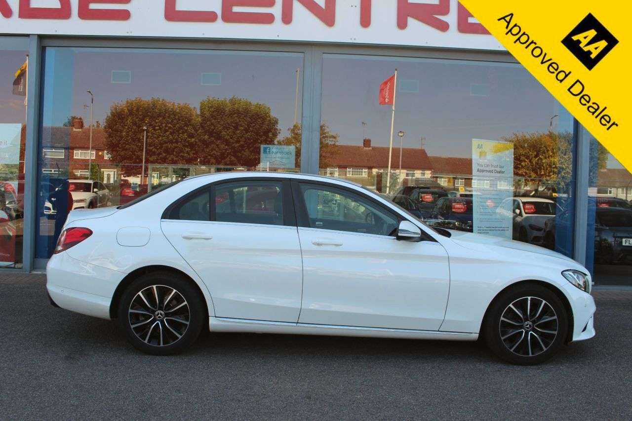 A 2019 MERCEDES-BENZ C CLASS 2.0 C220d SE Saloon 4dr Diesel G-Tronic+ Euro 6 (s/s) (194 ps) P/SENSORS, C A 2019 MERCEDES-BENZ C CLASS 2.0 C220d SE Saloon 4dr Diesel G-Tronic+ Euro 6 (s/s) (194 ps) P/SENSORS, C