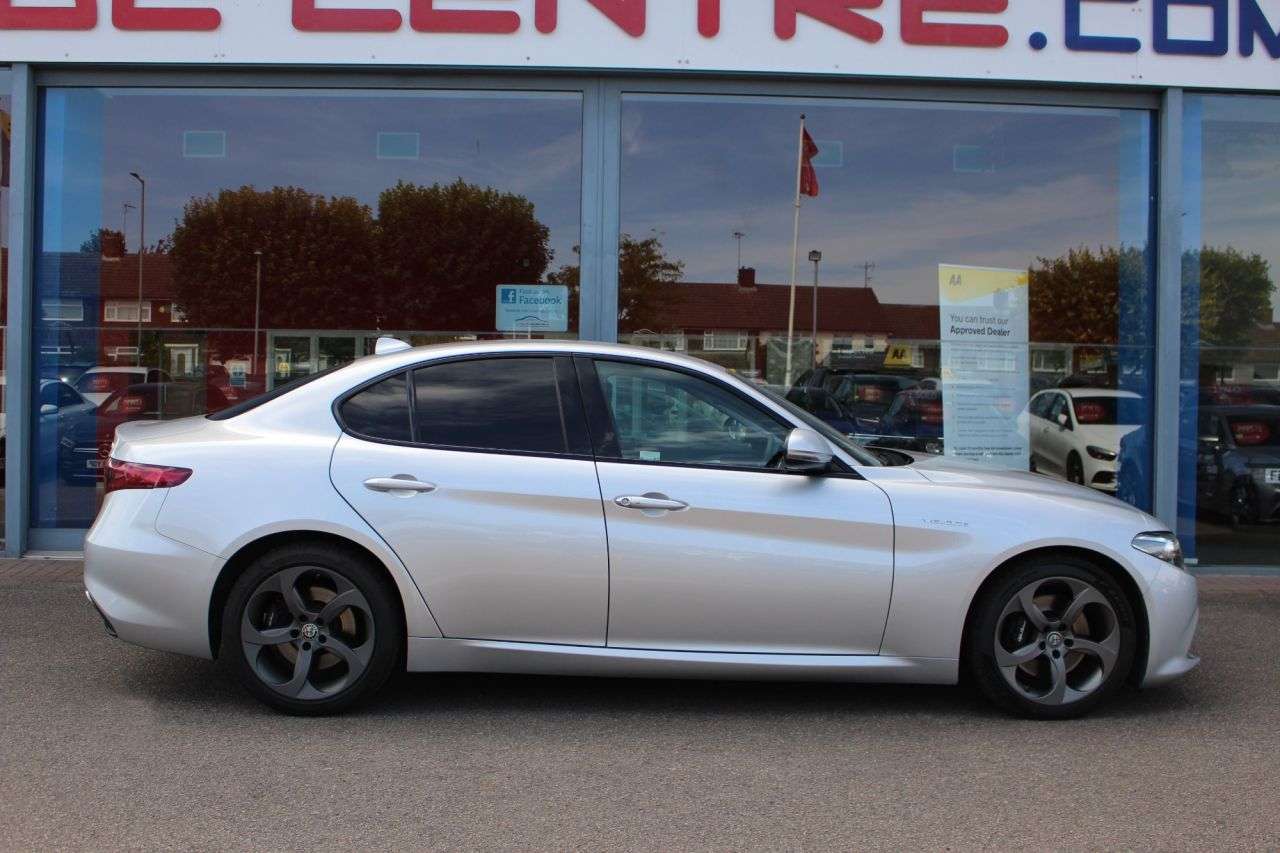 A 2019 ALFA ROMEO GIULIA 2.0T Veloce Saloon 4dr Petrol Auto Euro 6 (s/s) (280 ps) DAB, CRUISE/LDW, 1 A 2019 ALFA ROMEO GIULIA 2.0T Veloce Saloon 4dr Petrol Auto Euro 6 (s/s) (280 ps) DAB, CRUISE/LDW, 1