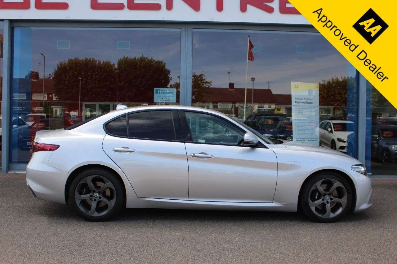 A 2019 ALFA ROMEO GIULIA 2.0T Veloce Saloon 4dr Petrol Auto Euro 6 (s/s) (280 ps) DAB, CRUISE/LDW, 1 A 2019 ALFA ROMEO GIULIA 2.0T Veloce Saloon 4dr Petrol Auto Euro 6 (s/s) (280 ps) DAB, CRUISE/LDW, 1