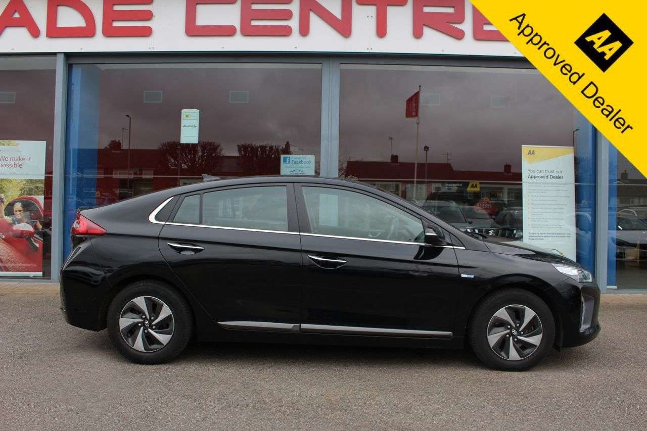 A 2019 HYUNDAI IONIQ 1.6 h-GDi GPF Premium SE Hatchback 5dr Petrol Hybrid DCT Euro 6 (s/s) (141 A 2019 HYUNDAI IONIQ 1.6 h-GDi GPF Premium SE Hatchback 5dr Petrol Hybrid DCT Euro 6 (s/s) (141