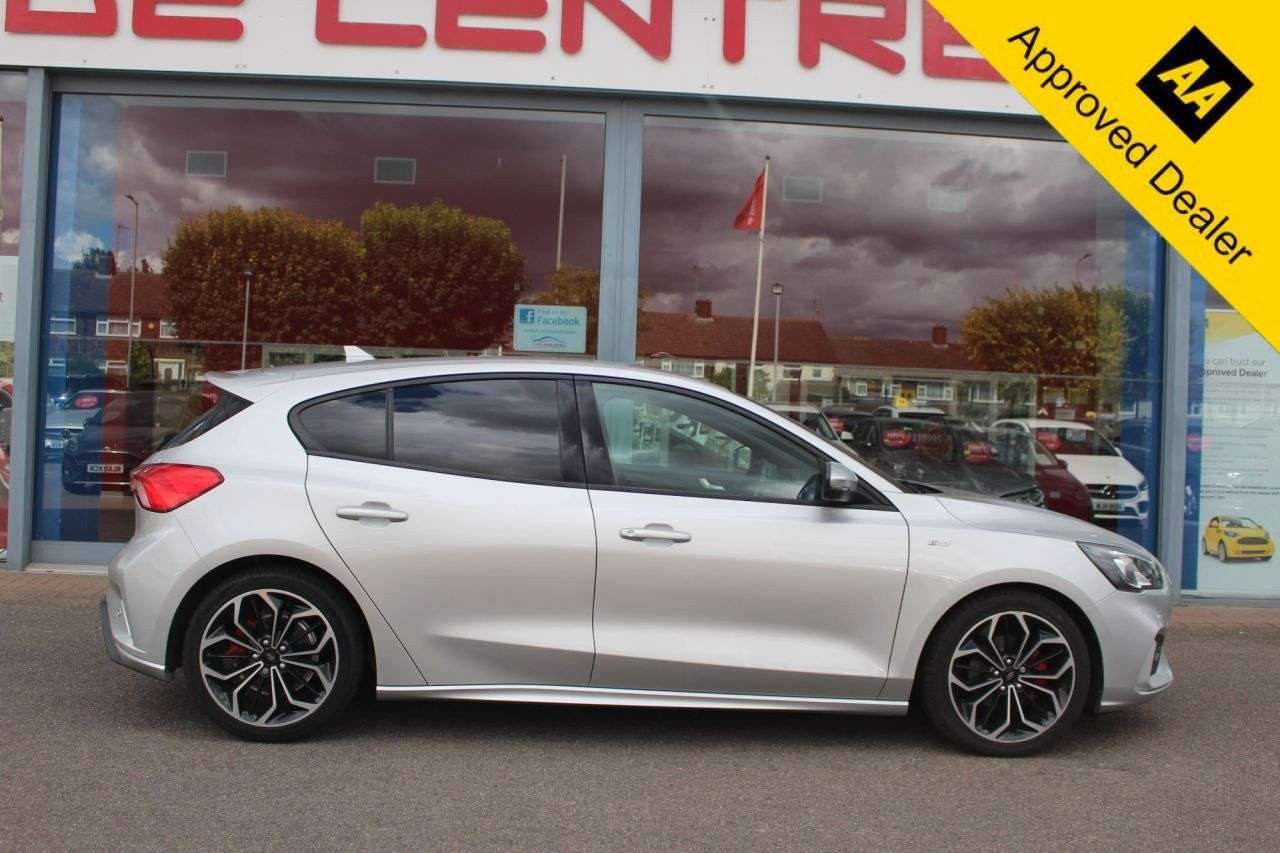 A 2019 FORD FOCUS 1.0T EcoBoost ST-Line X Hatchback 5dr Petrol Manual Euro 6 (s/s) (125 ps) 1 A 2019 FORD FOCUS 1.0T EcoBoost ST-Line X Hatchback 5dr Petrol Manual Euro 6 (s/s) (125 ps) 1