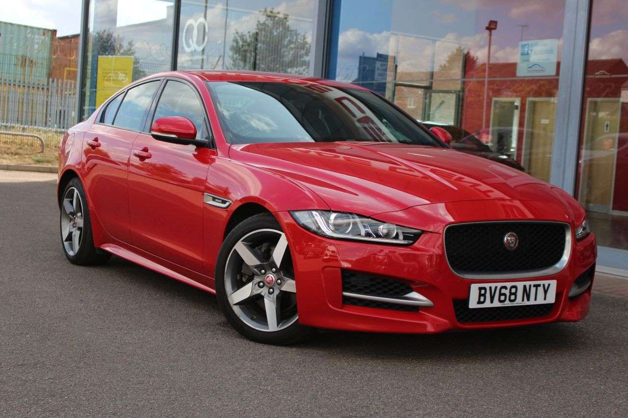 A 2018 JAGUAR XE 2.0i GPF R-Sport Saloon 4dr Petrol Auto Euro 6 (s/s) (200 ps) CRUISE/LDW, 1 A 2018 JAGUAR XE 2.0i GPF R-Sport Saloon 4dr Petrol Auto Euro 6 (s/s) (200 ps) CRUISE/LDW, 1
