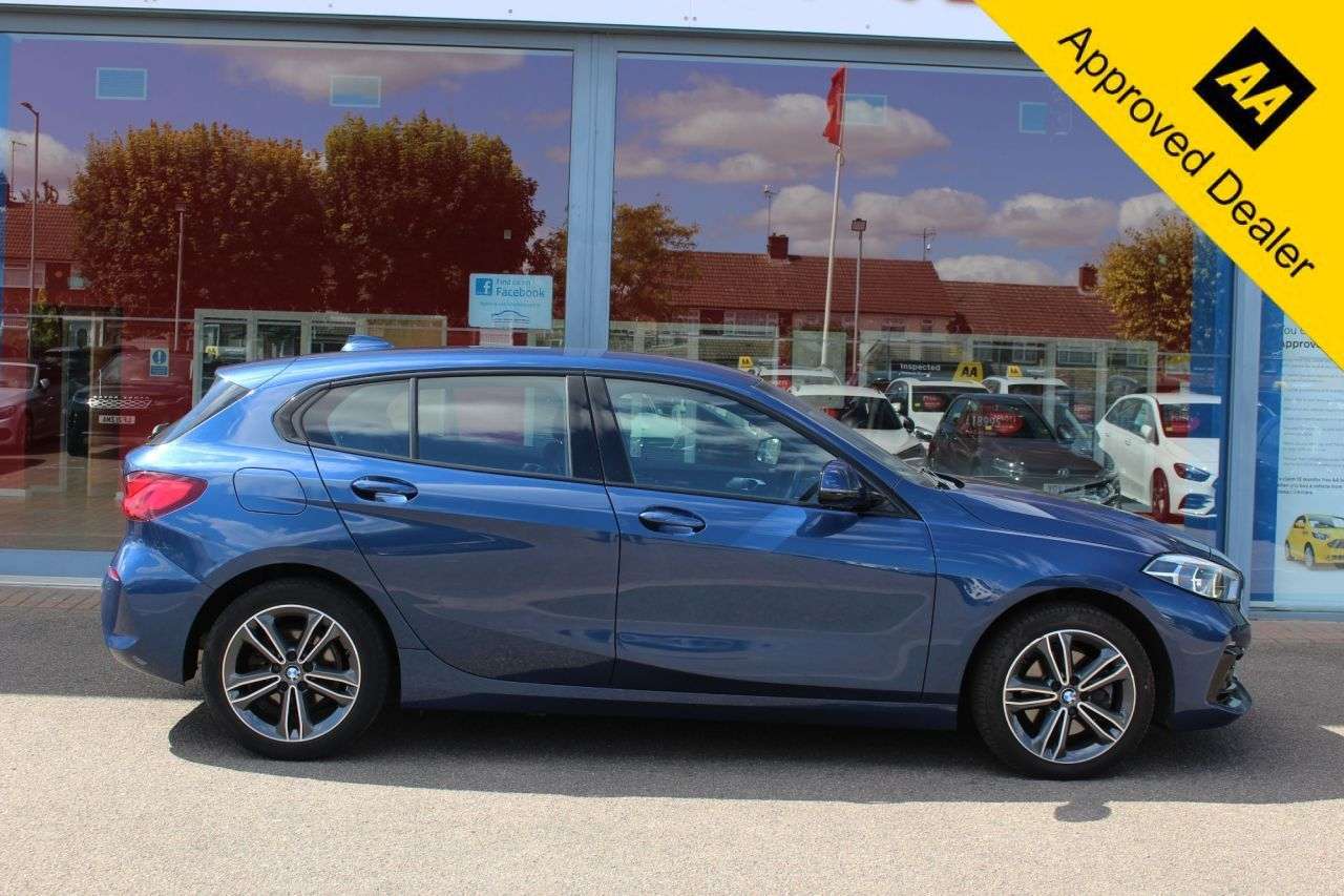 A 2020 BMW 1 SERIES 1.5 118i Sport Hatchback 5dr Petrol DCT Euro 6 (s/s) (140 ps) CRUISE/LDW, 1 A 2020 BMW 1 SERIES 1.5 118i Sport Hatchback 5dr Petrol DCT Euro 6 (s/s) (140 ps) CRUISE/LDW, 1