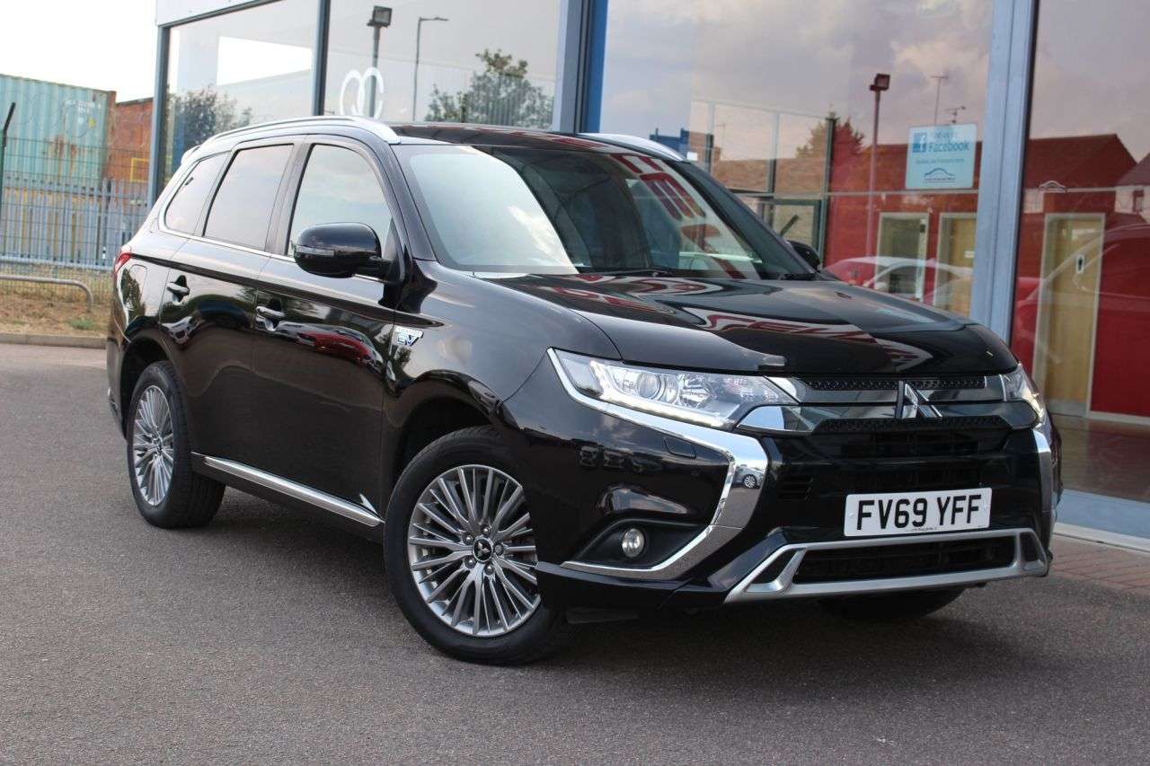 A 2019 MITSUBISHI OUTLANDER 2.4h TwinMotor 13.8kWh Dynamic SUV 5dr Petrol Plug-in Hybrid CVT 4WD Euro 6 A 2019 MITSUBISHI OUTLANDER 2.4h TwinMotor 13.8kWh Dynamic SUV 5dr Petrol Plug-in Hybrid CVT 4WD Euro 6