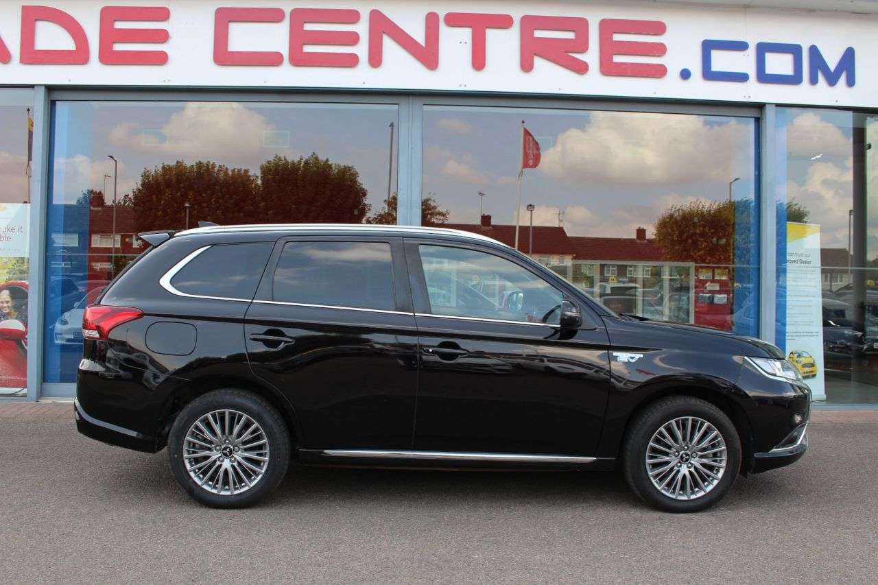 A 2019 MITSUBISHI OUTLANDER 2.4h TwinMotor 13.8kWh Dynamic SUV 5dr Petrol Plug-in Hybrid CVT 4WD Euro 6 A 2019 MITSUBISHI OUTLANDER 2.4h TwinMotor 13.8kWh Dynamic SUV 5dr Petrol Plug-in Hybrid CVT 4WD Euro 6