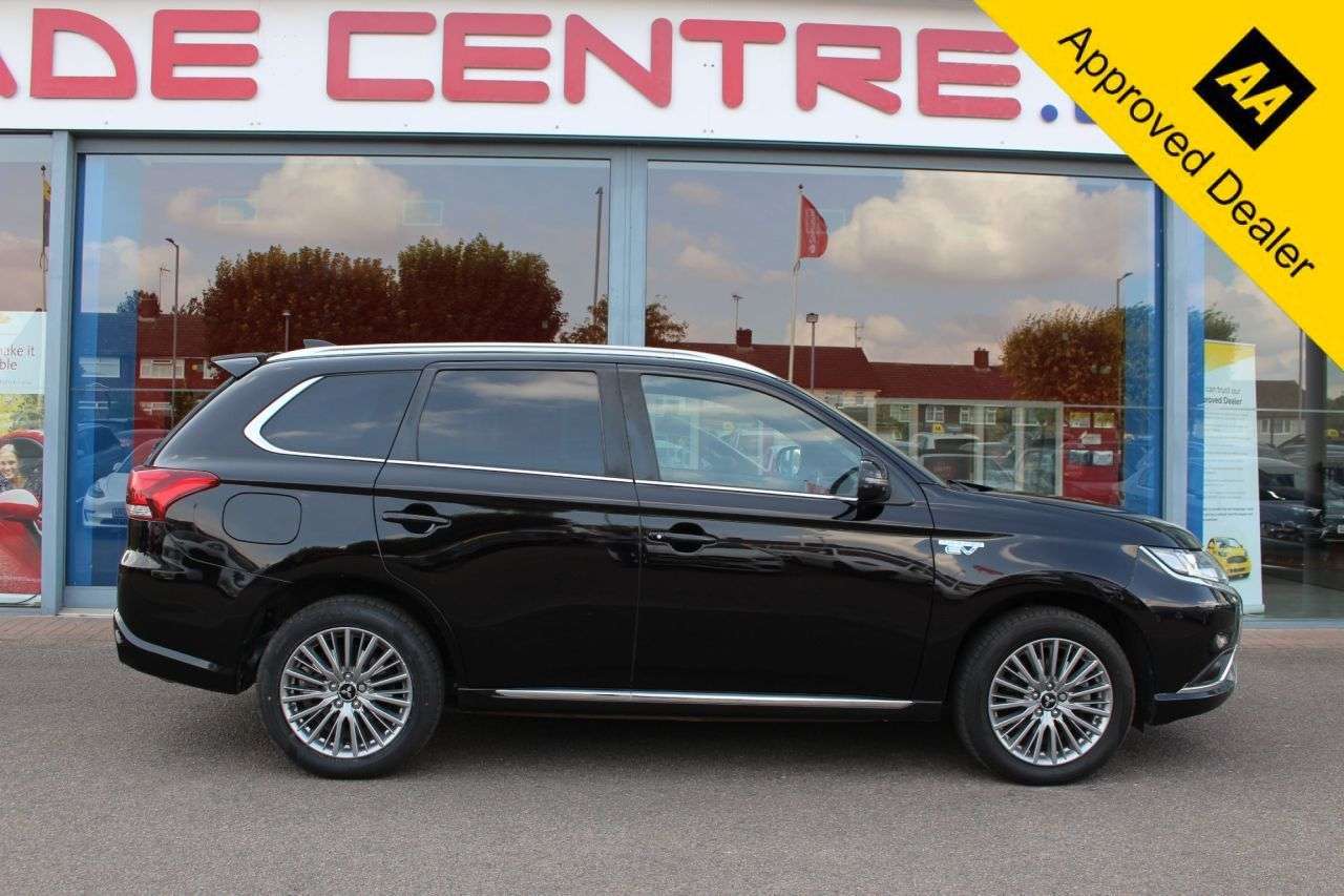 A 2019 MITSUBISHI OUTLANDER 2.4h TwinMotor 13.8kWh Dynamic SUV 5dr Petrol Plug-in Hybrid CVT 4WD Euro 6 A 2019 MITSUBISHI OUTLANDER 2.4h TwinMotor 13.8kWh Dynamic SUV 5dr Petrol Plug-in Hybrid CVT 4WD Euro 6