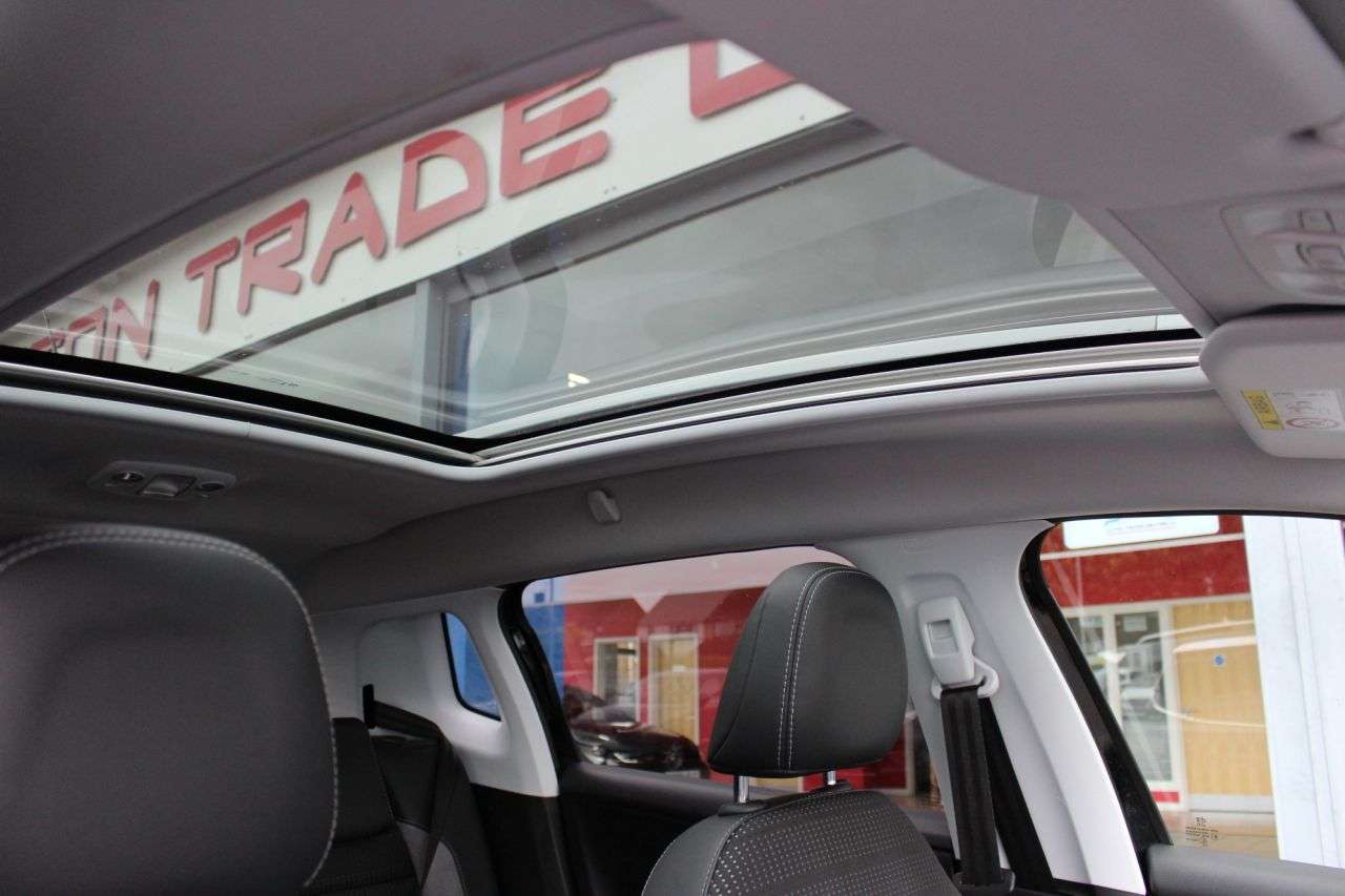 A 2019 PEUGEOT 2008 1.2 PureTech Allure Premium SUV 5dr Petrol EAT Euro 6 (s/s) (110 ps) LTHR, A 2019 PEUGEOT 2008 1.2 PureTech Allure Premium SUV 5dr Petrol EAT Euro 6 (s/s) (110 ps) LTHR,
