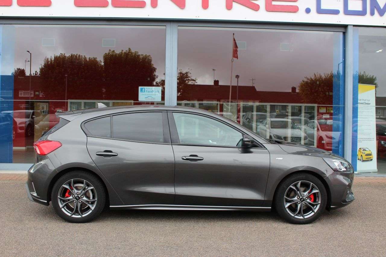 A 2019 FORD FOCUS ST-LINE A 2019 FORD FOCUS ST-LINE