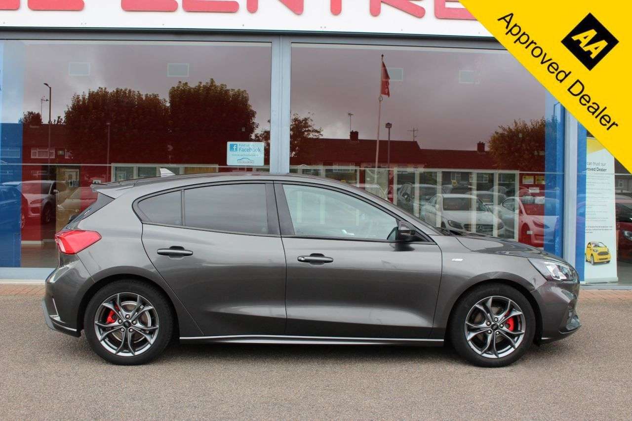 A 2019 FORD FOCUS ST-LINE A 2019 FORD FOCUS ST-LINE