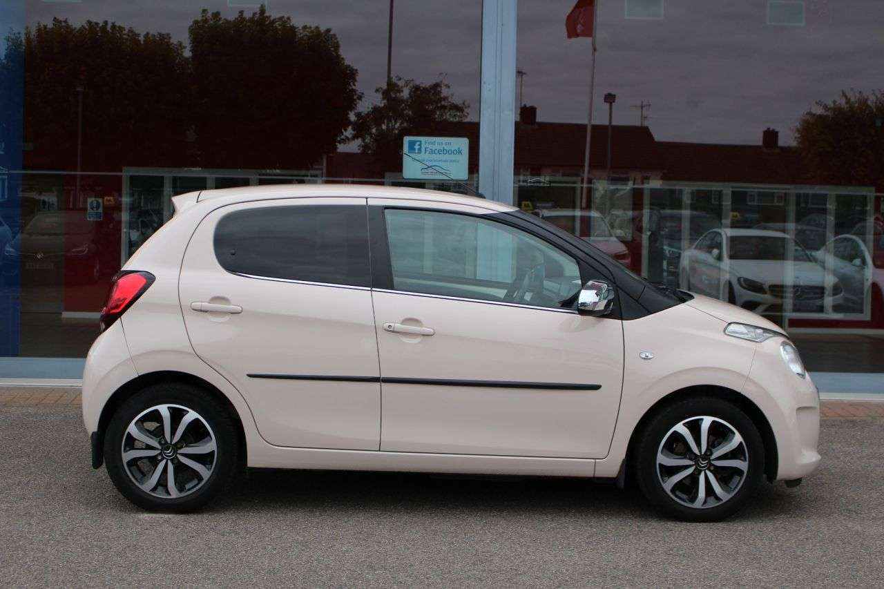 A 2021 CITROEN C1 1.0 VTi Shine Hatchback 5dr Petrol Manual Euro 6 (s/s) (72 ps) *** GREAT FI A 2021 CITROEN C1 1.0 VTi Shine Hatchback 5dr Petrol Manual Euro 6 (s/s) (72 ps) *** GREAT FI