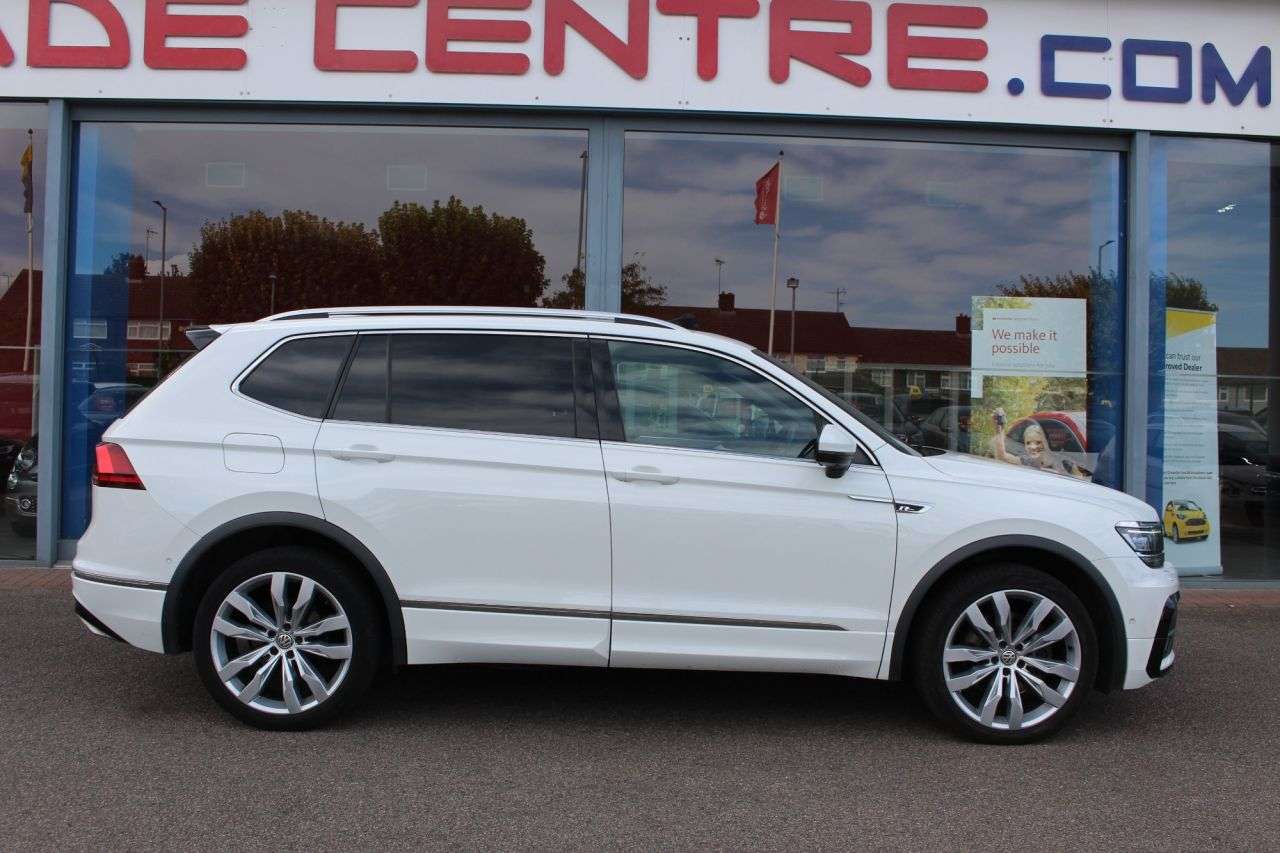 A 2020 VOLKSWAGEN TIGUAN ALLSPACE 2.0 TDI R-Line Tech SUV 5dr Diesel DSG 4Motion Euro 6 (s/s) (190 ps) 7 SEAT A 2020 VOLKSWAGEN TIGUAN ALLSPACE 2.0 TDI R-Line Tech SUV 5dr Diesel DSG 4Motion Euro 6 (s/s) (190 ps) 7 SEAT