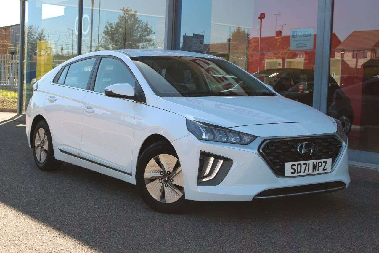 A 2021 HYUNDAI IONIQ 1.6 h-GDi Premium Hatchback 5dr Petrol Hybrid DCT Euro 6 (s/s) (141 ps) CRU A 2021 HYUNDAI IONIQ 1.6 h-GDi Premium Hatchback 5dr Petrol Hybrid DCT Euro 6 (s/s) (141 ps) CRU