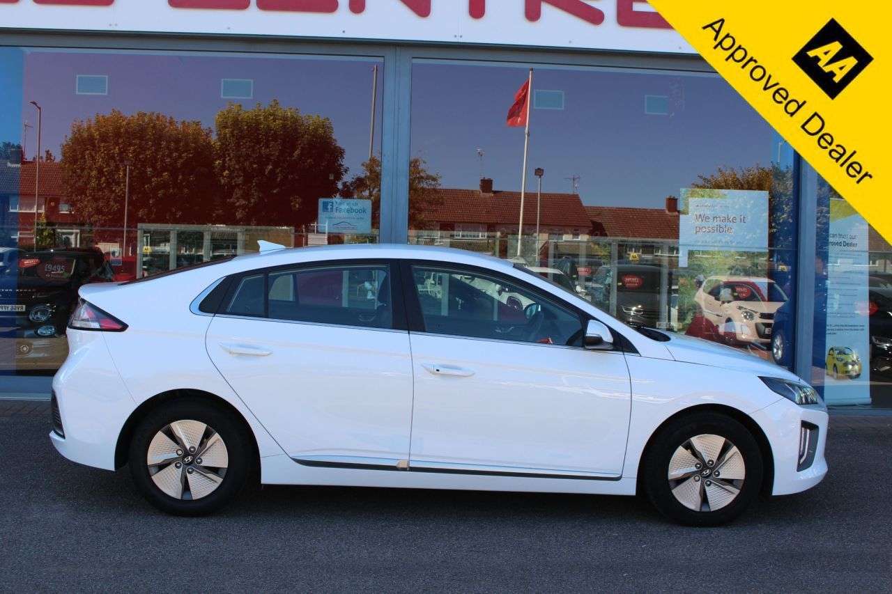 A 2021 HYUNDAI IONIQ 1.6 h-GDi Premium Hatchback 5dr Petrol Hybrid DCT Euro 6 (s/s) (141 ps) CRU A 2021 HYUNDAI IONIQ 1.6 h-GDi Premium Hatchback 5dr Petrol Hybrid DCT Euro 6 (s/s) (141 ps) CRU