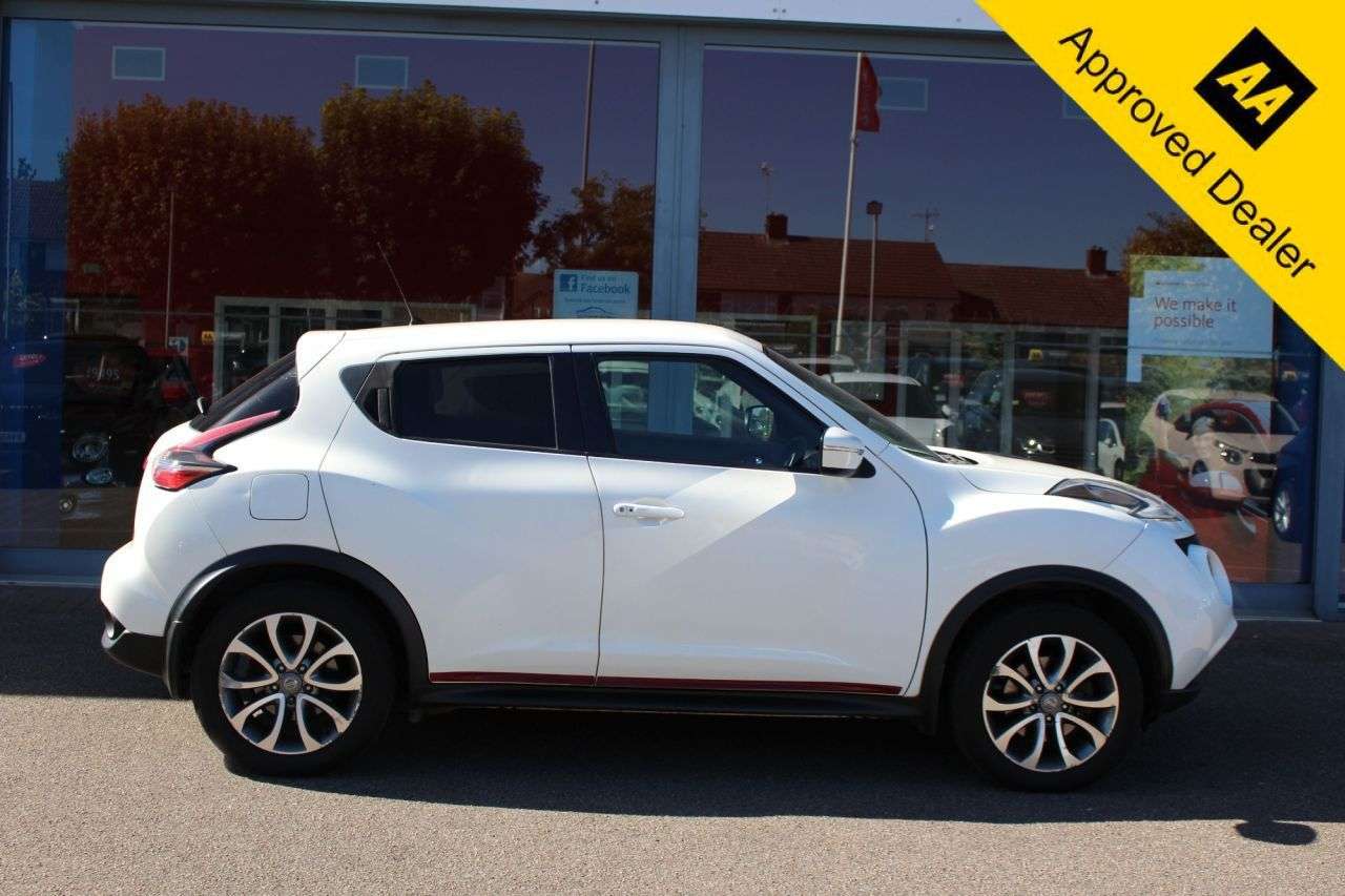 A 2016 NISSAN JUKE 1.6 DIG-T N-Connecta SUV 5dr Petrol XTRON 4WD Euro 6 (190 ps) LEDS, 17" ALL A 2016 NISSAN JUKE 1.6 DIG-T N-Connecta SUV 5dr Petrol XTRON 4WD Euro 6 (190 ps) LEDS, 17" ALL