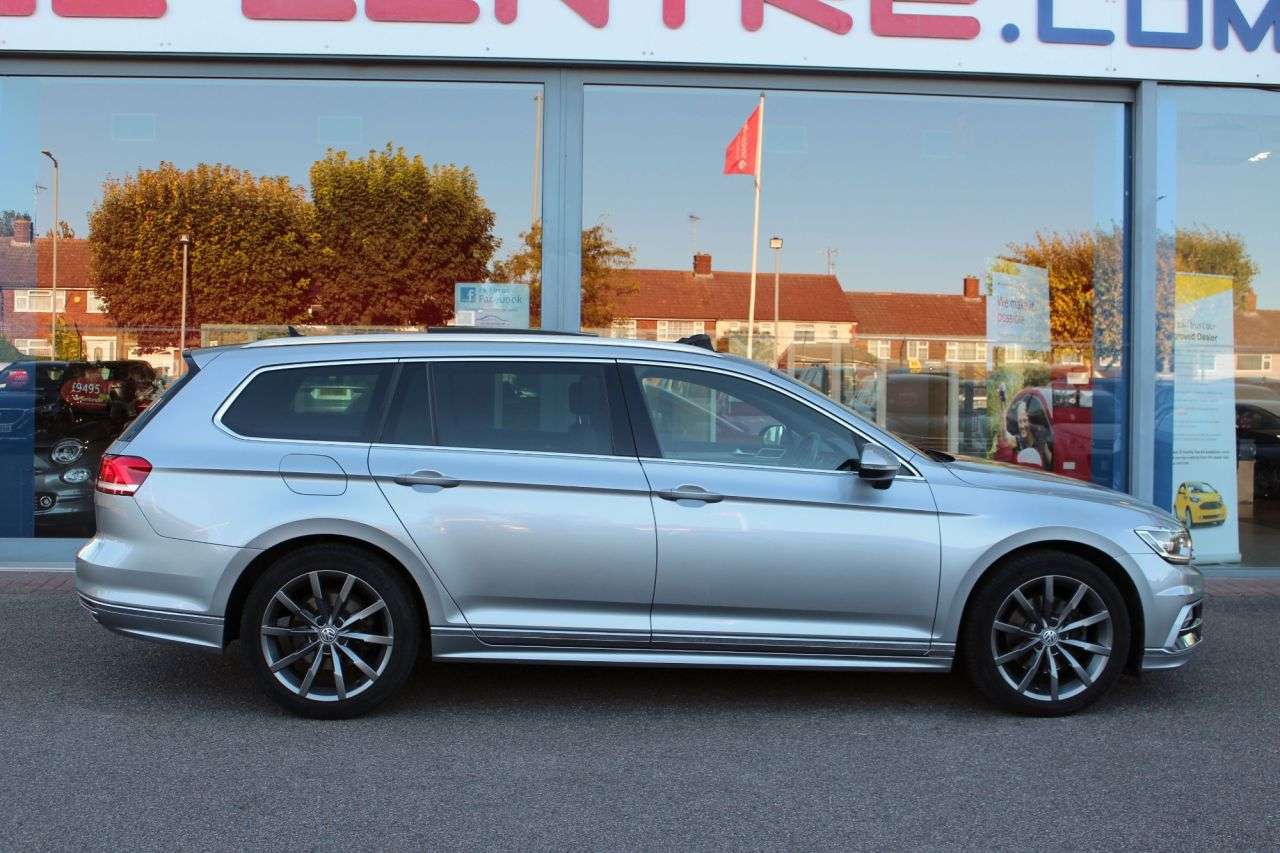 A 2019 VOLKSWAGEN PASSAT 2.0 TDI R-Line Estate 5dr Diesel DSG Euro 6 (s/s) (150 ps) DAB, HTD/LTHR, 1 A 2019 VOLKSWAGEN PASSAT 2.0 TDI R-Line Estate 5dr Diesel DSG Euro 6 (s/s) (150 ps) DAB, HTD/LTHR, 1