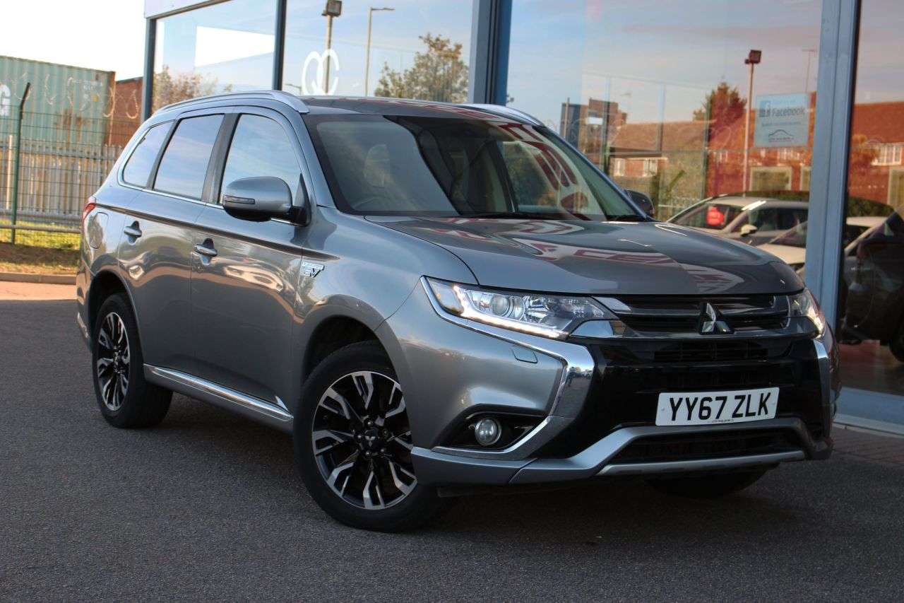 A 2018 MITSUBISHI OUTLANDER 2.0h 12kWh Juro SUV 5dr Petrol Plug-in Hybrid CVT 4WD Euro 6 (s/s) (200 ps) A 2018 MITSUBISHI OUTLANDER 2.0h 12kWh Juro SUV 5dr Petrol Plug-in Hybrid CVT 4WD Euro 6 (s/s) (200 ps)