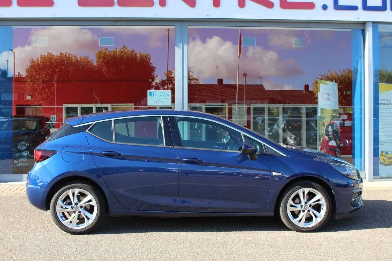 A 2021 VAUXHALL ASTRA 1.2 Turbo SRi Hatchback 5dr Petrol Manual Euro 6 (s/s) (145 ps) 6 SPEED, LO A 2021 VAUXHALL ASTRA 1.2 Turbo SRi Hatchback 5dr Petrol Manual Euro 6 (s/s) (145 ps) 6 SPEED, LO