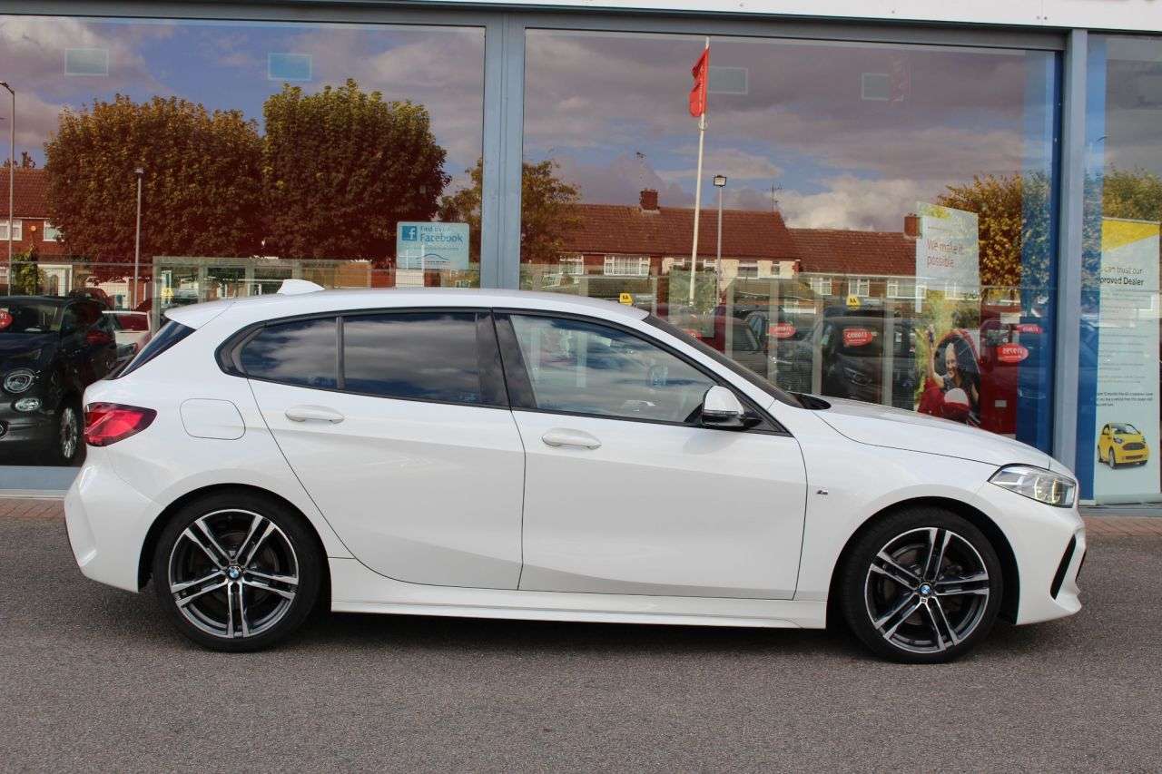 A 2020 BMW 1 SERIES 1.5 118i M Sport Hatchback 5dr Petrol DCT Euro 6 (s/s) (140 ps) PARK SENSOR A 2020 BMW 1 SERIES 1.5 118i M Sport Hatchback 5dr Petrol DCT Euro 6 (s/s) (140 ps) PARK SENSOR