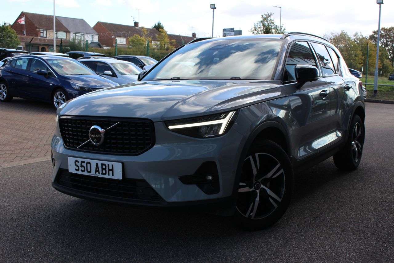 2023 VOLVO XC40 2023 VOLVO XC40