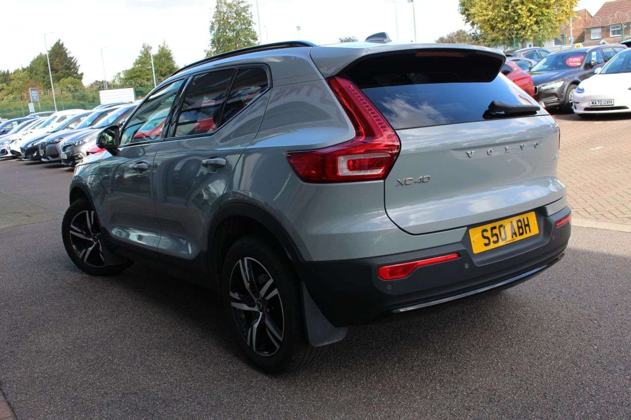2023 VOLVO XC40 2023 VOLVO XC40
