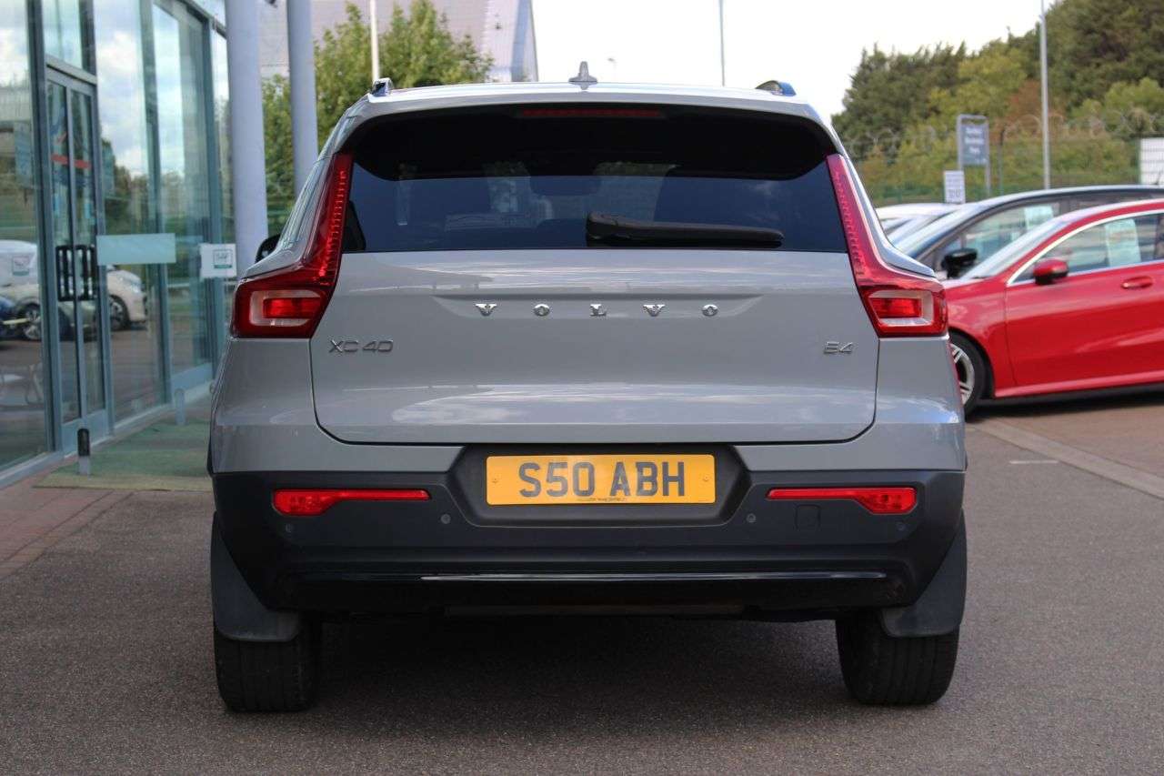 2023 VOLVO XC40 2023 VOLVO XC40