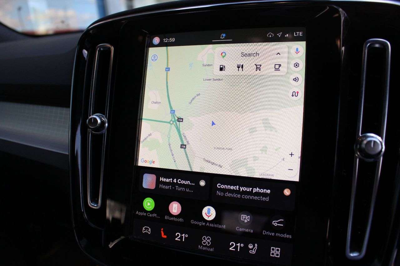 2023 VOLVO XC40 2023 VOLVO XC40