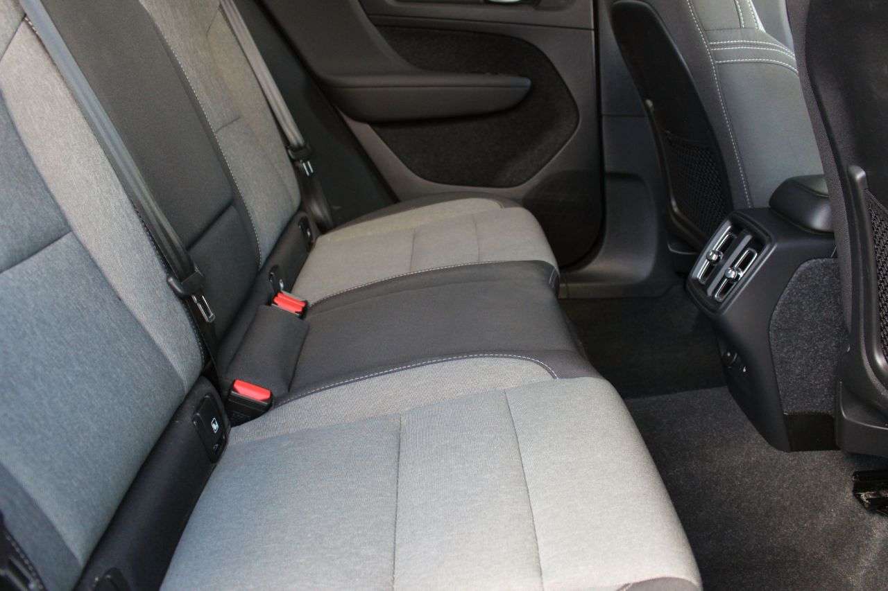 2023 VOLVO XC40 2023 VOLVO XC40