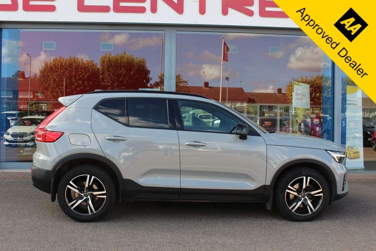 A 2023 VOLVO XC40 2.0 B4 MHEV Plus Dark SUV 5dr Petrol Hybrid DCT Auto Euro 6 (s/s) (197 ps) A 2023 VOLVO XC40 2.0 B4 MHEV Plus Dark SUV 5dr Petrol Hybrid DCT Auto Euro 6 (s/s) (197 ps)