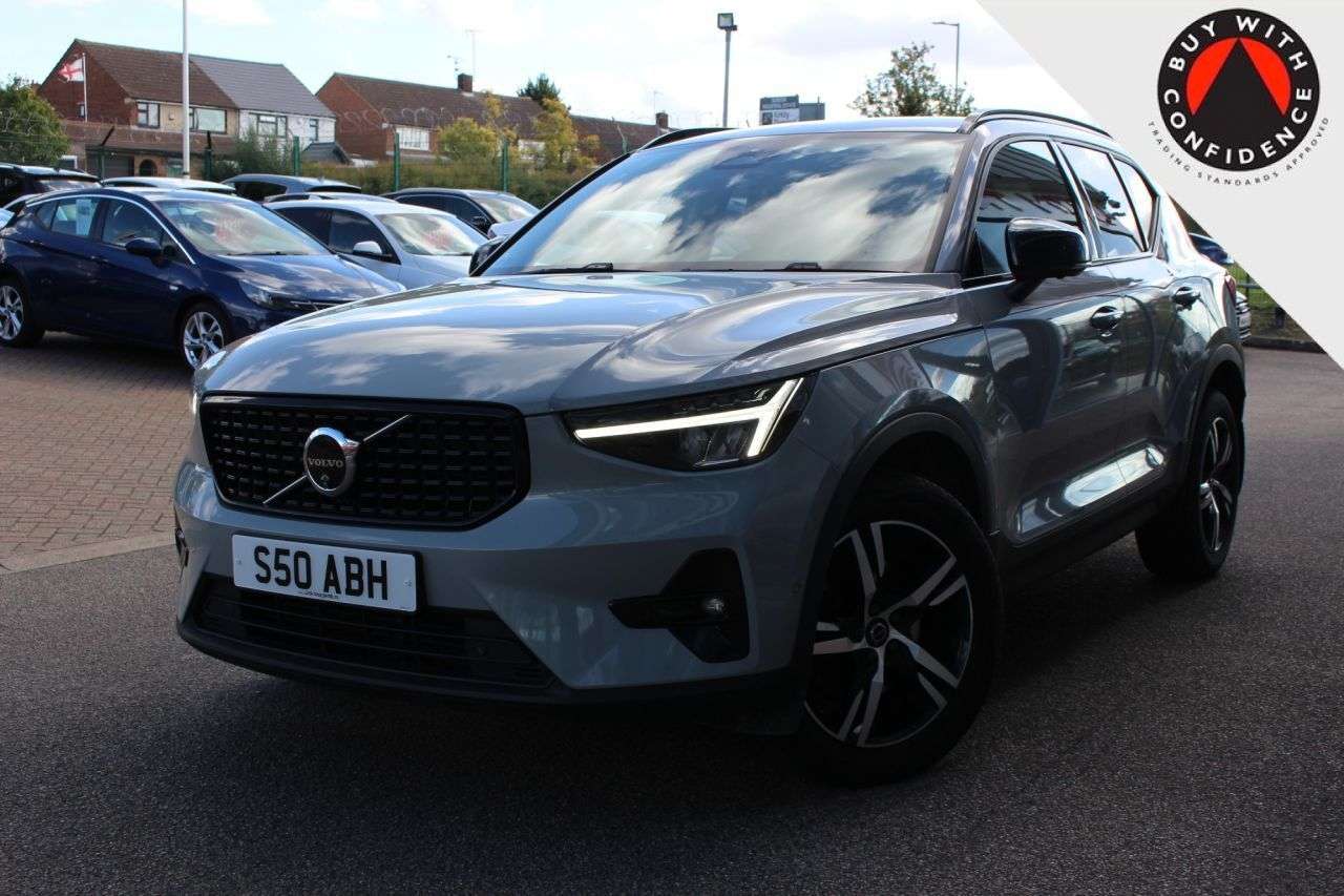 2023 VOLVO XC40 2023 VOLVO XC40