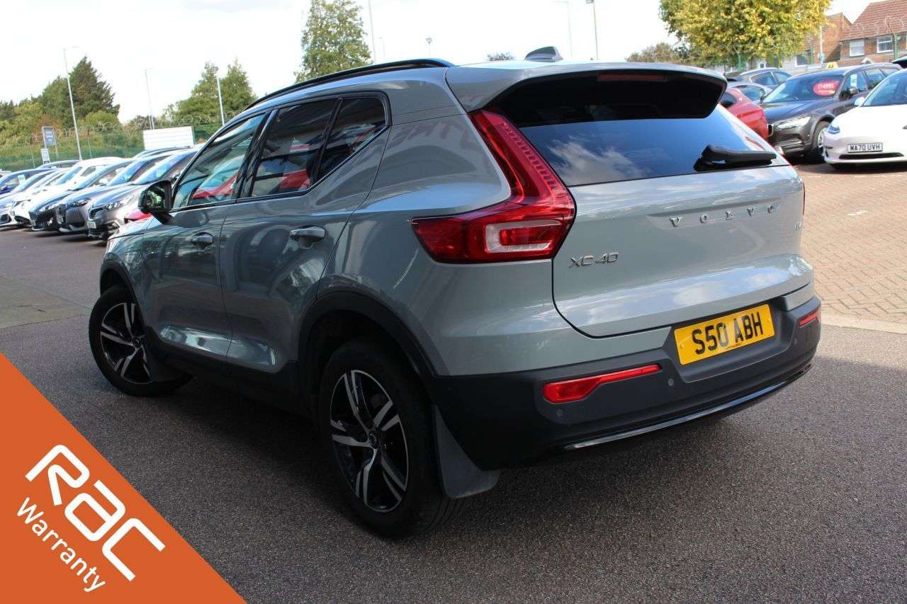 2023 VOLVO XC40 2023 VOLVO XC40