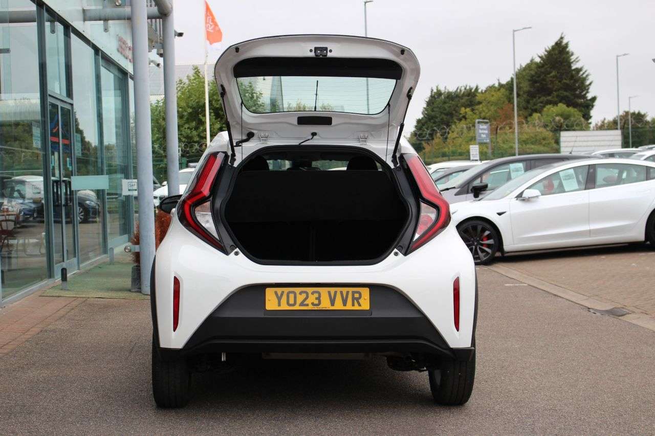 2023 TOYOTA AYGO X 2023 TOYOTA AYGO X