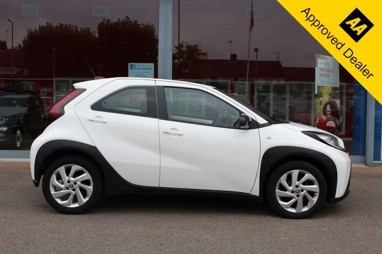 A 2023 TOYOTA AYGO X 1.0 VVT-i Pure Hatchback 5dr Petrol Manual Euro 6 (s/s) (72 ps) AIR CON, UL A 2023 TOYOTA AYGO X 1.0 VVT-i Pure Hatchback 5dr Petrol Manual Euro 6 (s/s) (72 ps) AIR CON, UL