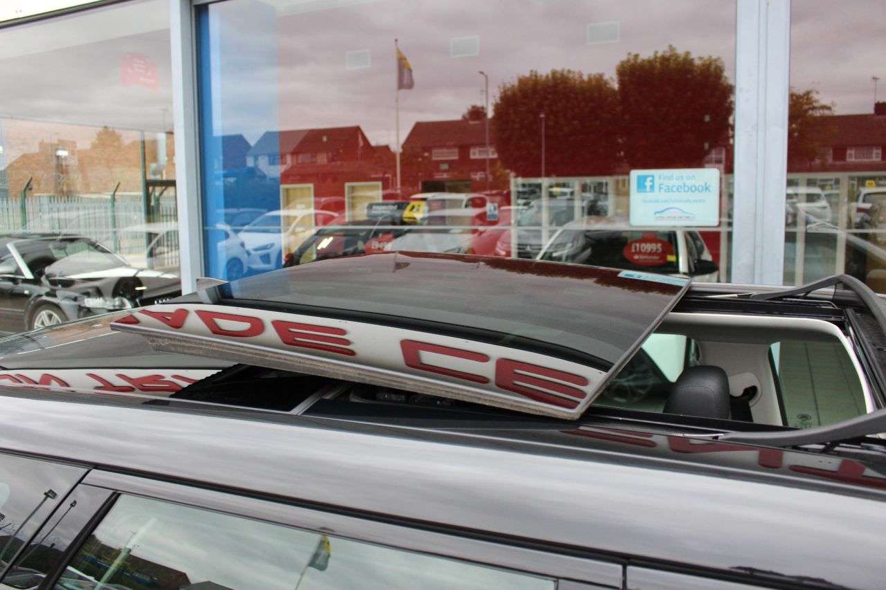 A 2021 LAND ROVER RANGE ROVER EVOQUE 1.5 P300e 12.2kWh S SUV 5dr Petrol Plug-in Hybrid Auto 4WD Euro 6 (s/s) (30 A 2021 LAND ROVER RANGE ROVER EVOQUE 1.5 P300e 12.2kWh S SUV 5dr Petrol Plug-in Hybrid Auto 4WD Euro 6 (s/s) (30