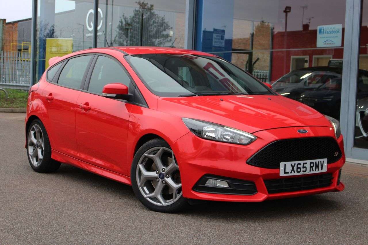 A 2015 FORD FOCUS 2.0T EcoBoost ST-2 Hatchback 5dr Petrol Manual Euro 6 (s/s) (250 ps) LTHER, A 2015 FORD FOCUS 2.0T EcoBoost ST-2 Hatchback 5dr Petrol Manual Euro 6 (s/s) (250 ps) LTHER,
