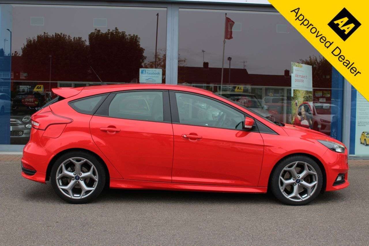 A 2015 FORD FOCUS 2.0T EcoBoost ST-2 Hatchback 5dr Petrol Manual Euro 6 (s/s) (250 ps) LTHER, A 2015 FORD FOCUS 2.0T EcoBoost ST-2 Hatchback 5dr Petrol Manual Euro 6 (s/s) (250 ps) LTHER,