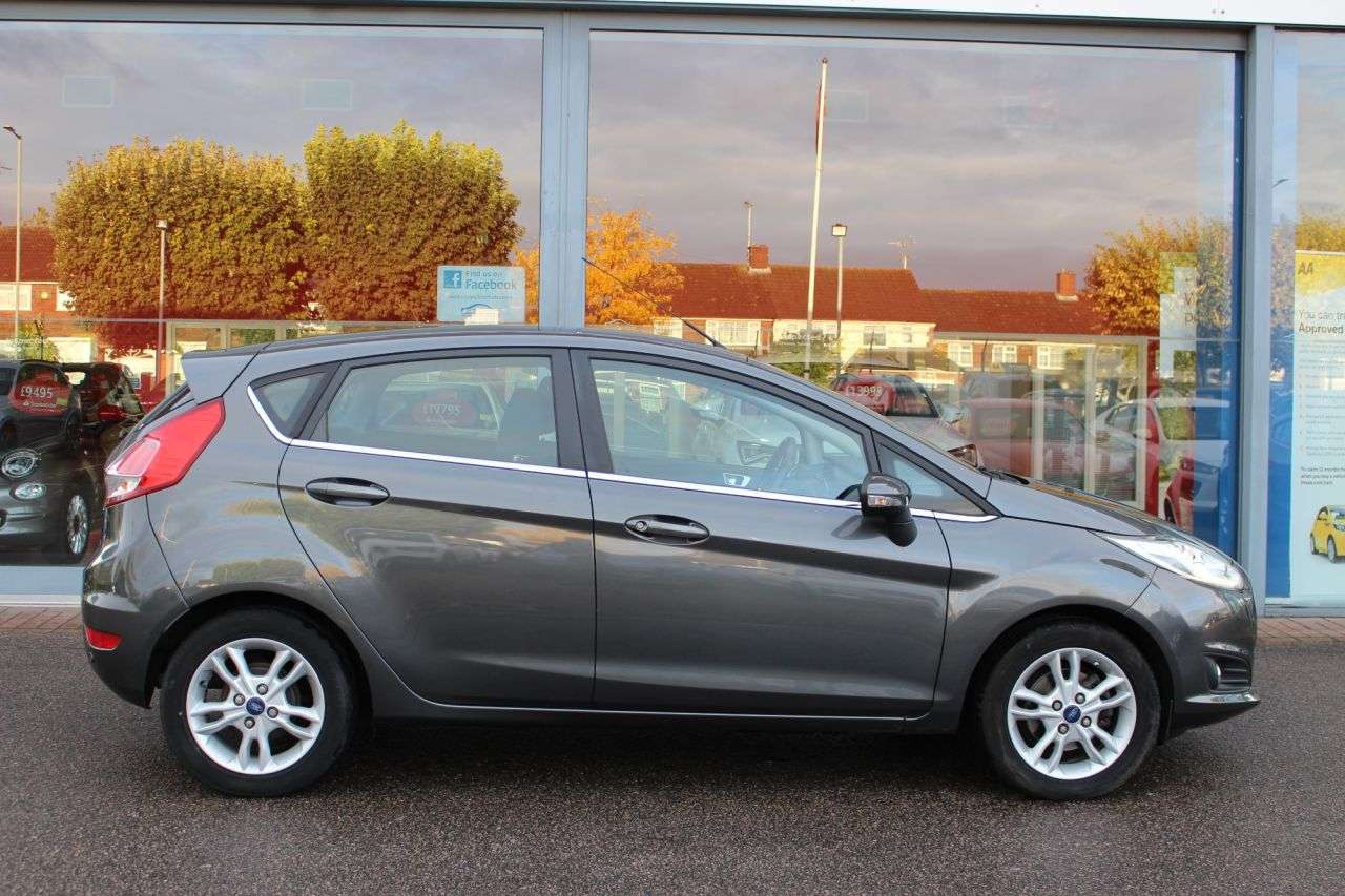 A 2015 FORD FIESTA ZETEC A 2015 FORD FIESTA ZETEC