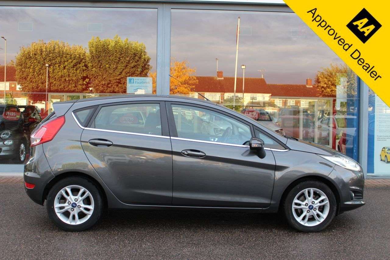 A 2015 FORD FIESTA ZETEC A 2015 FORD FIESTA ZETEC