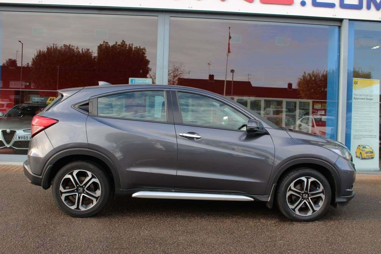 A 2015 HONDA HR-V 1.6 i-DTEC SE Navi SUV 5dr Diesel Manual Euro 6 (s/s) (120 ps) £20 TAX, 17" A 2015 HONDA HR-V 1.6 i-DTEC SE Navi SUV 5dr Diesel Manual Euro 6 (s/s) (120 ps) £20 TAX, 17"